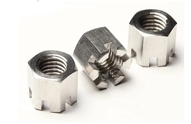 đai ốc xẻ rãnh