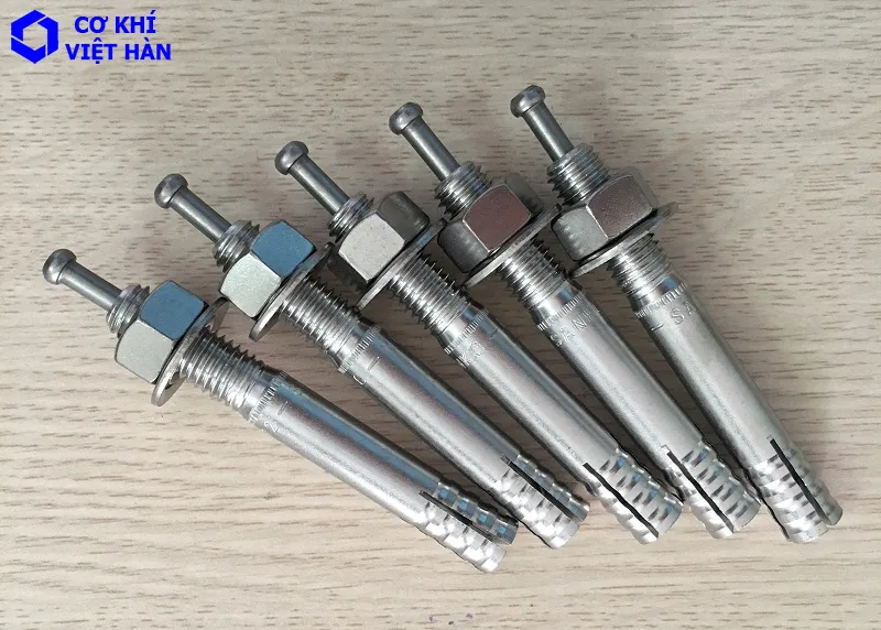 Nở đinh inox